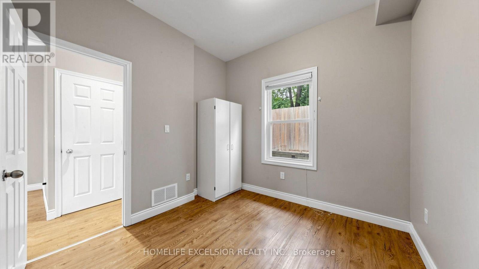 250 Shuter Street Property Photo 8