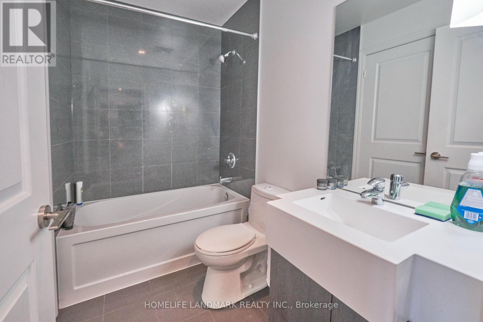 2910 - 8 The Esplanade Property Photo 8