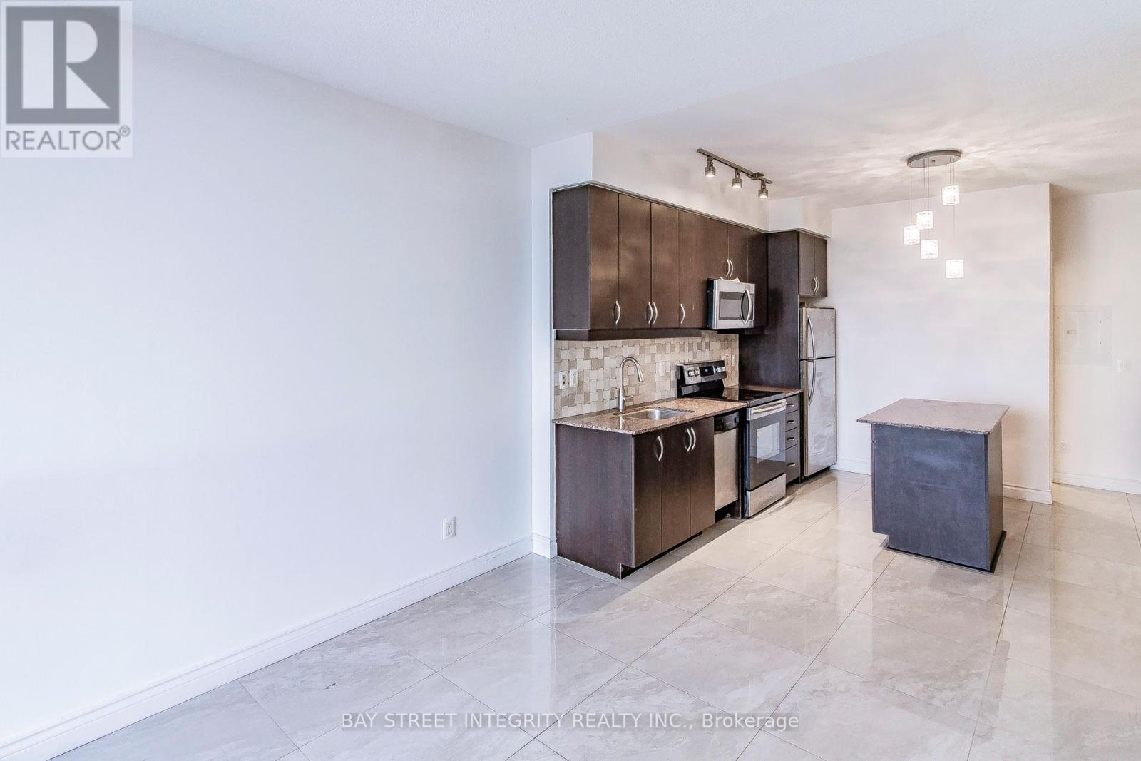 813 - 2885 Bayview Avenue Property Photo 4