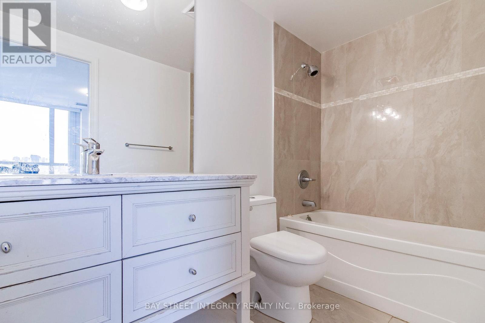 813 - 2885 Bayview Avenue Property Photo 9