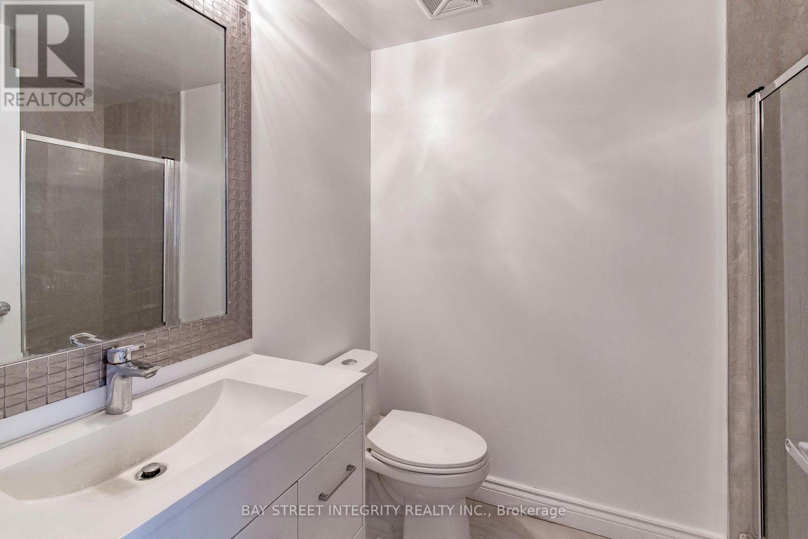 813 - 2885 Bayview Avenue Property Photo 10
