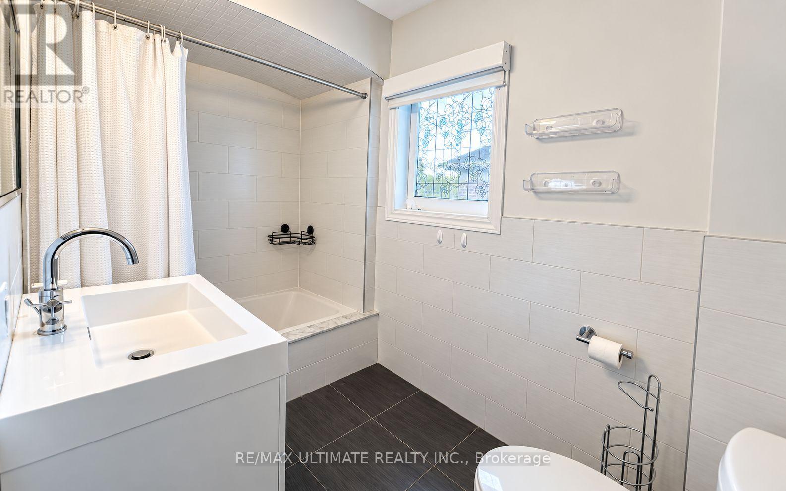 10 Noel Avenue Property Photo 24