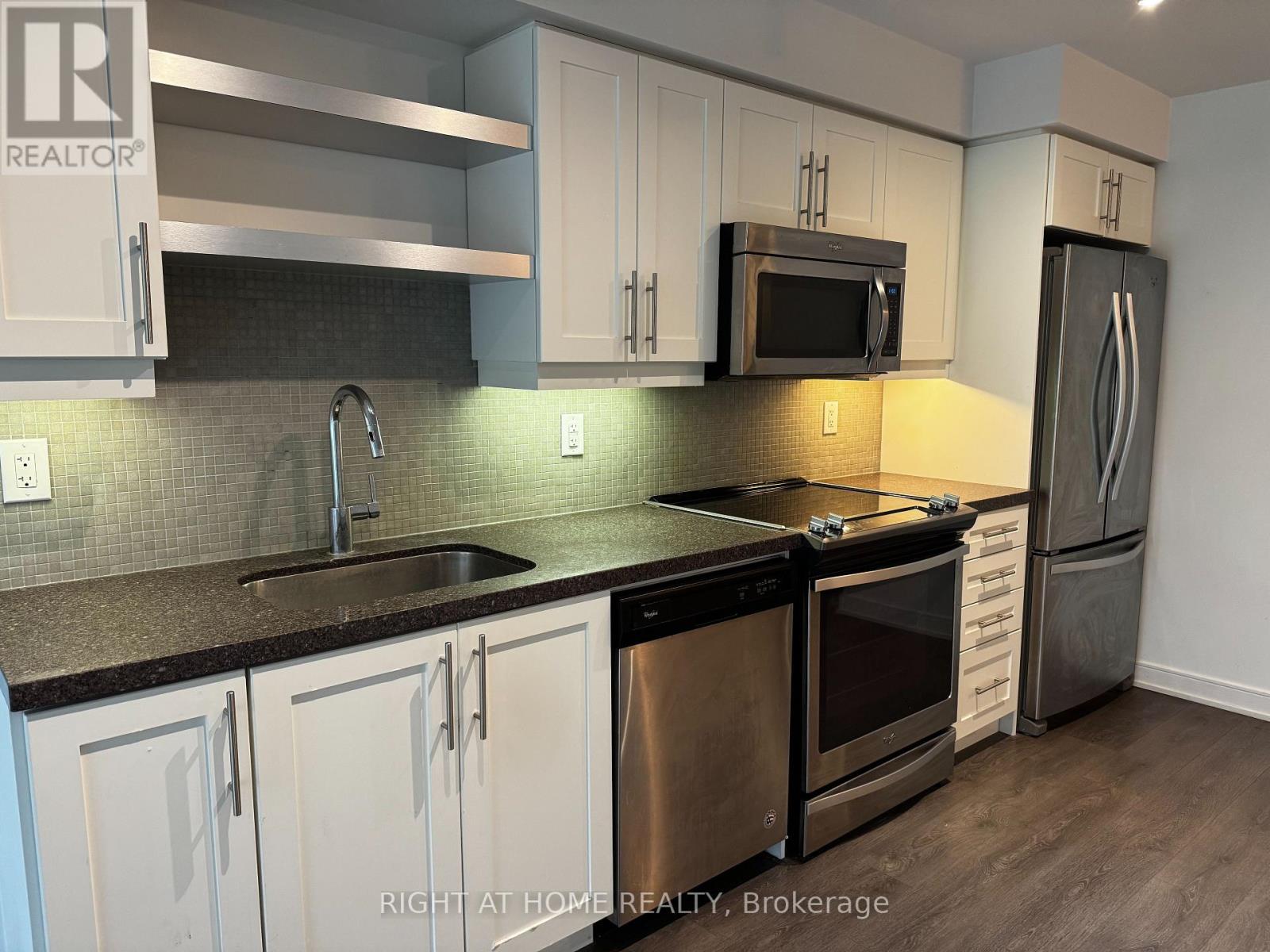 723 - 525 Adelaide Street W Property Photo 1