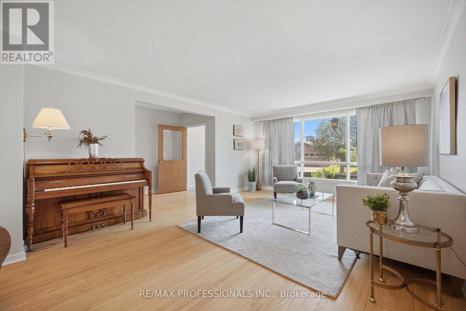 90 Peckham Avenue Property Photo 6