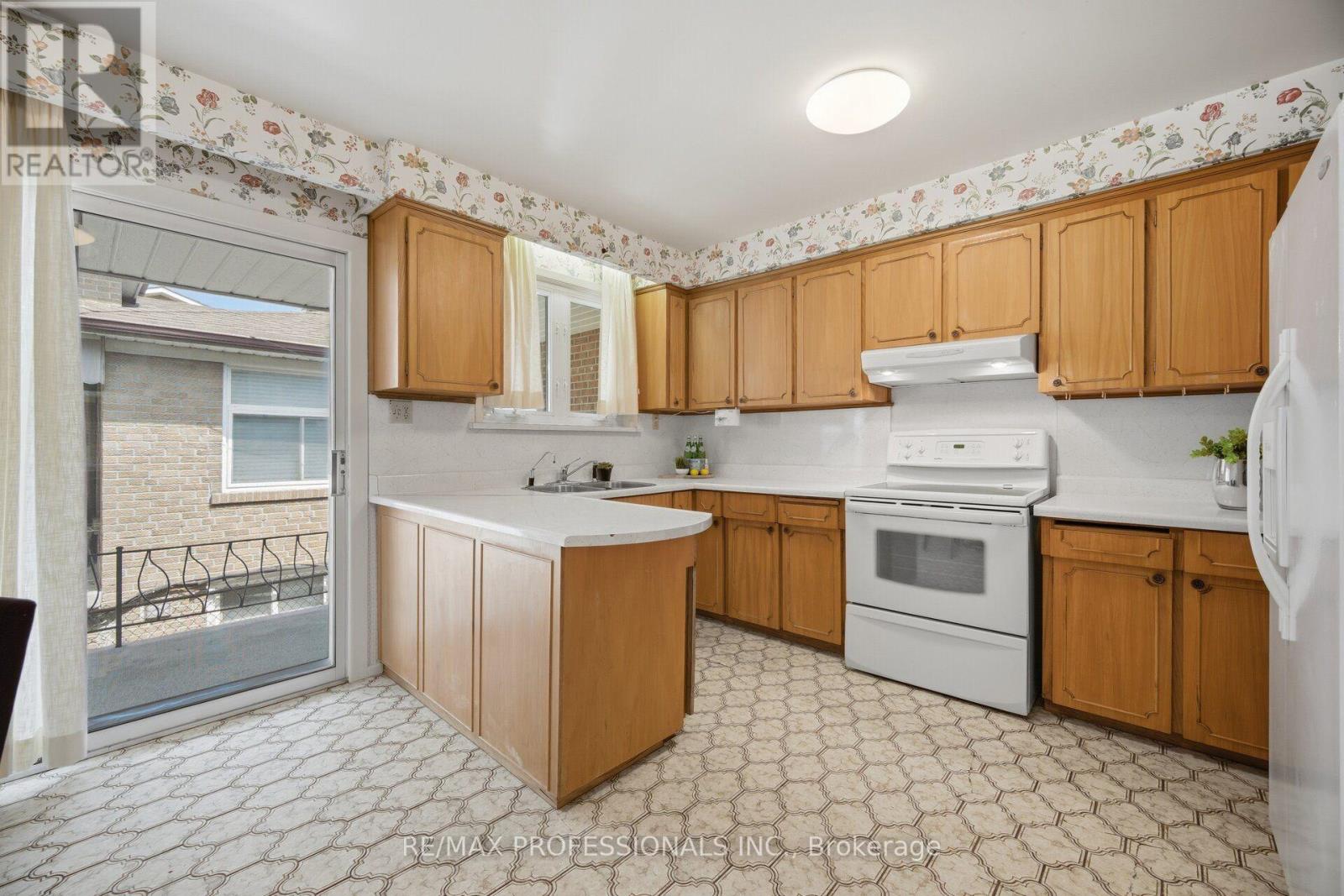 90 Peckham Avenue Property Photo 10