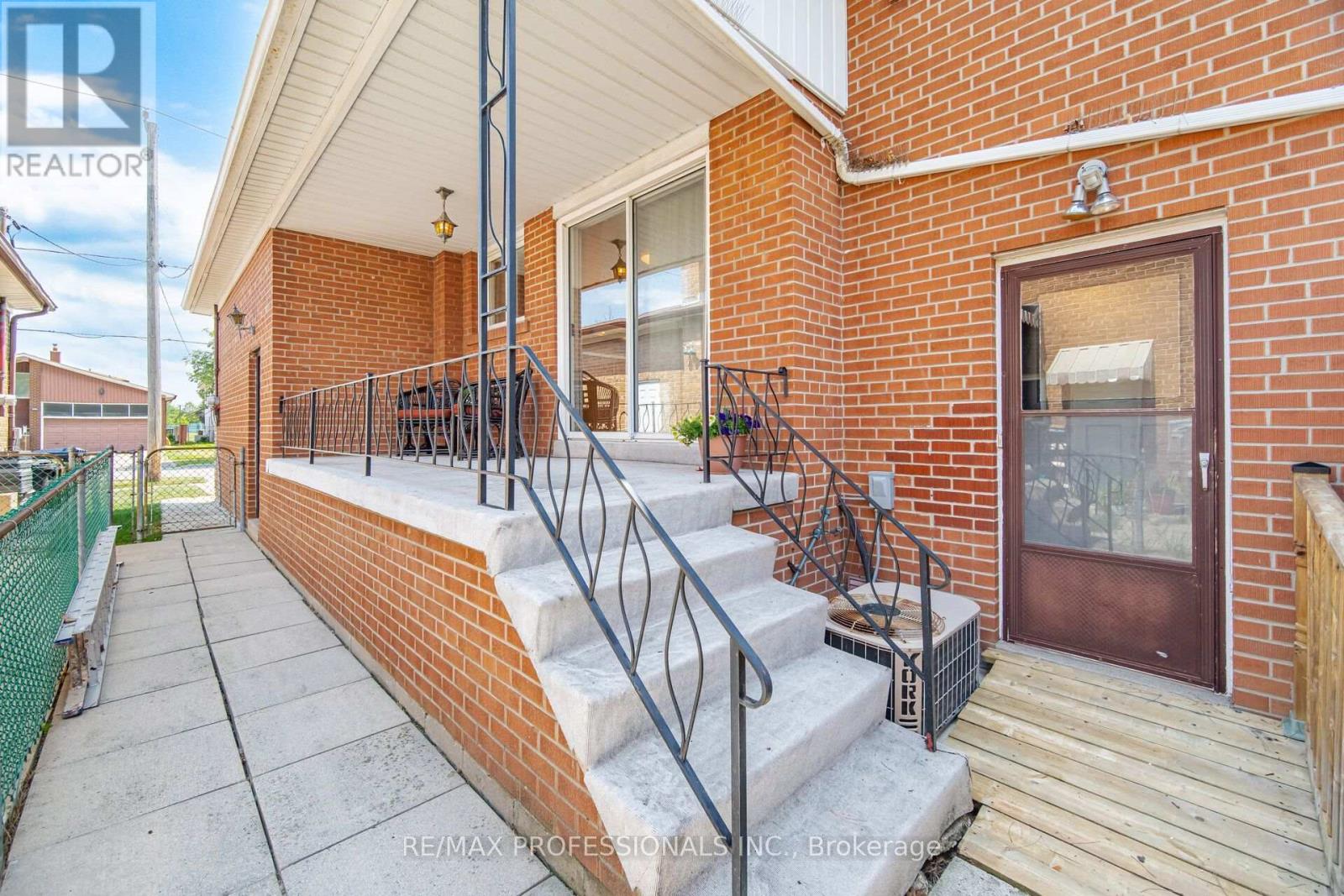 90 Peckham Avenue Property Photo 15