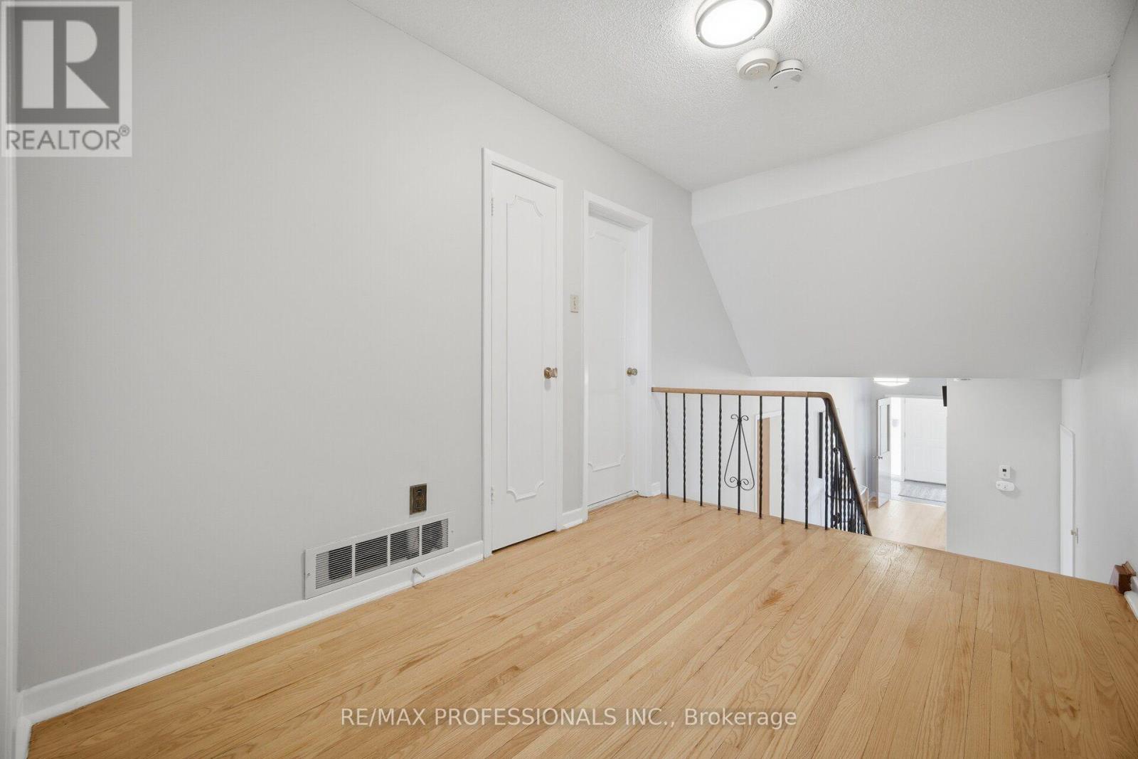 90 Peckham Avenue Property Photo 20