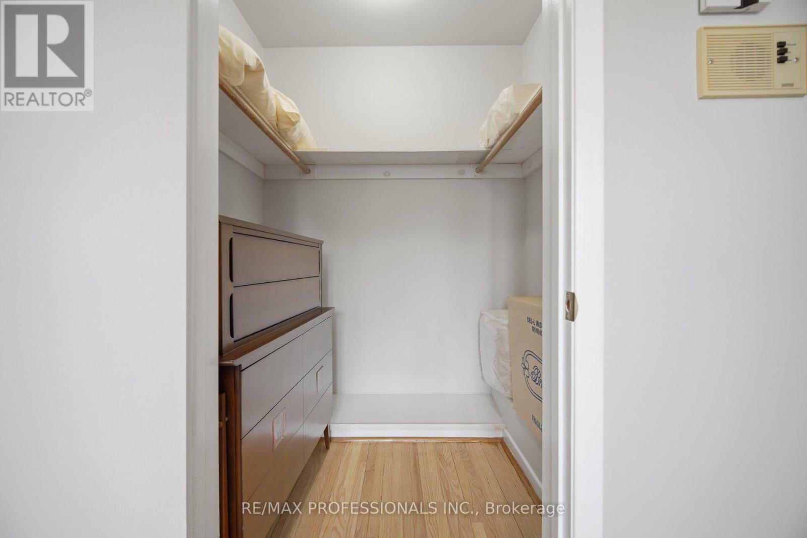 90 Peckham Avenue Property Photo 26