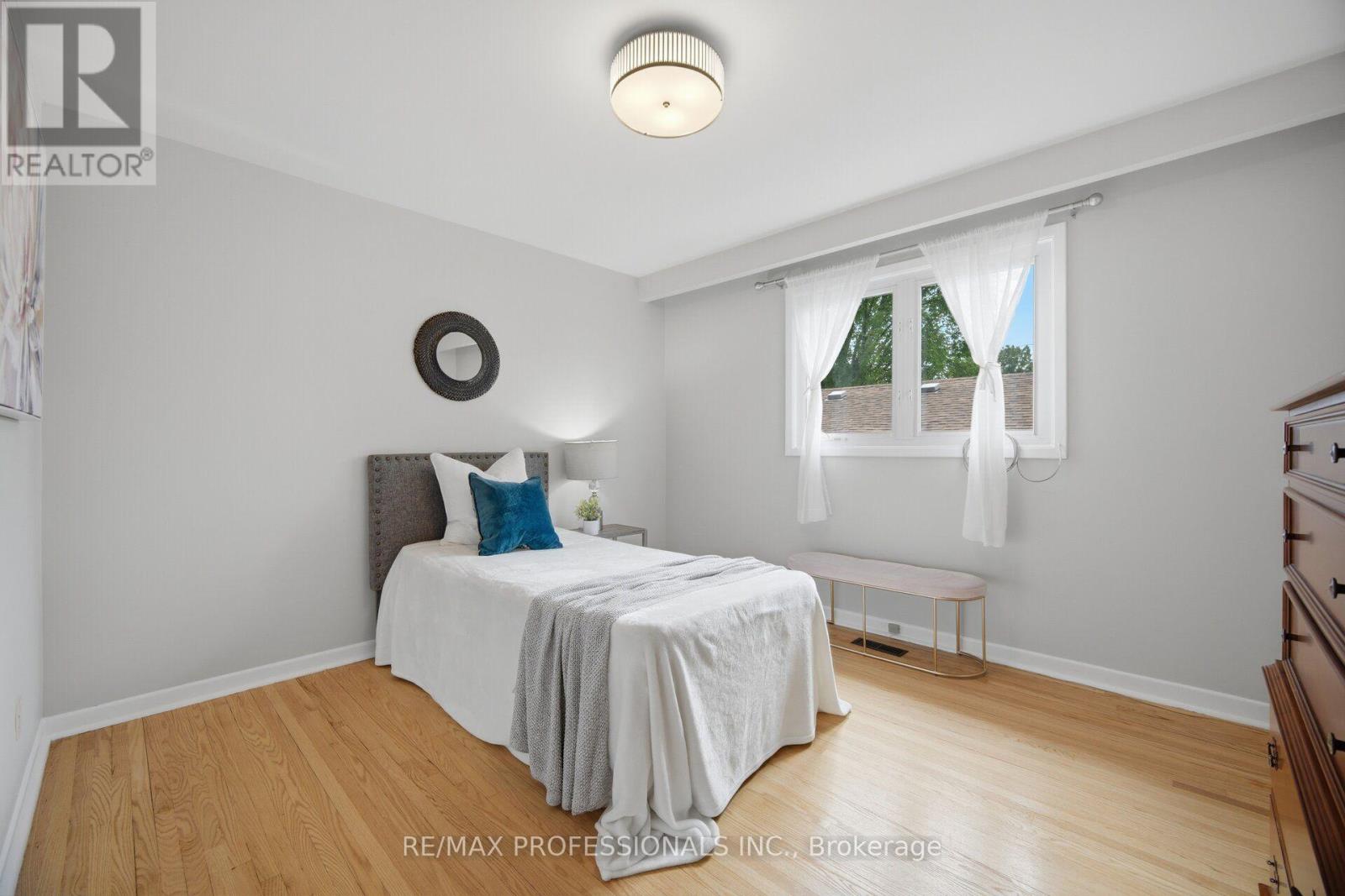 90 Peckham Avenue Property Photo 29
