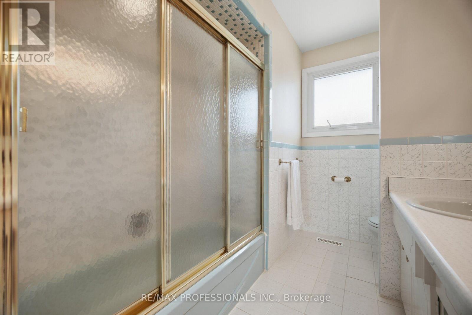 90 Peckham Avenue Property Photo 32