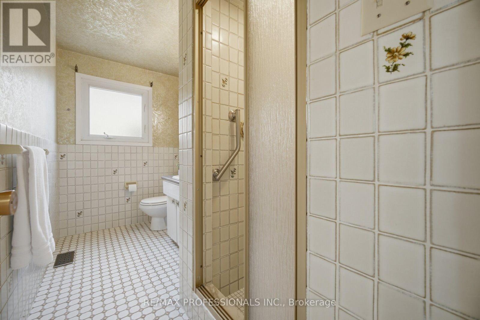 90 Peckham Avenue Property Photo 37