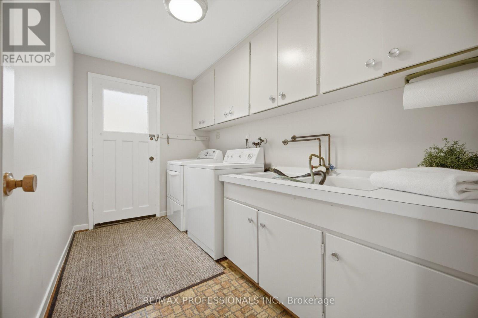 90 Peckham Avenue Property Photo 38