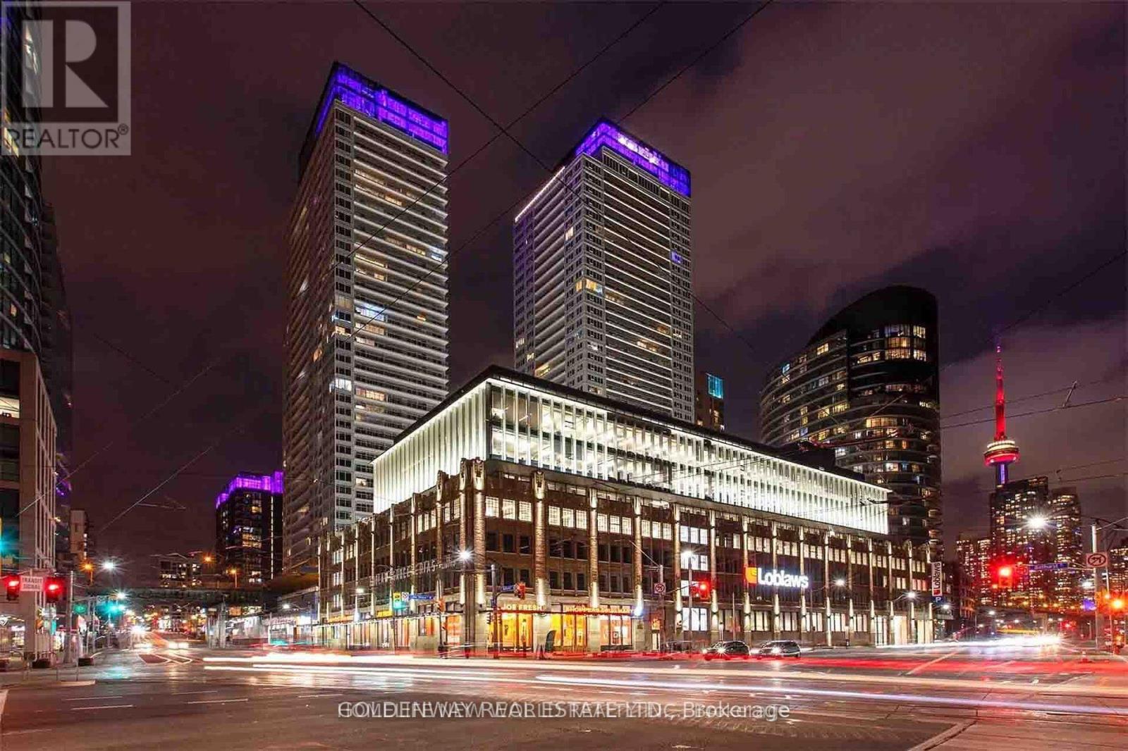 909 - 17 BATHURST STREET Property Photo 1