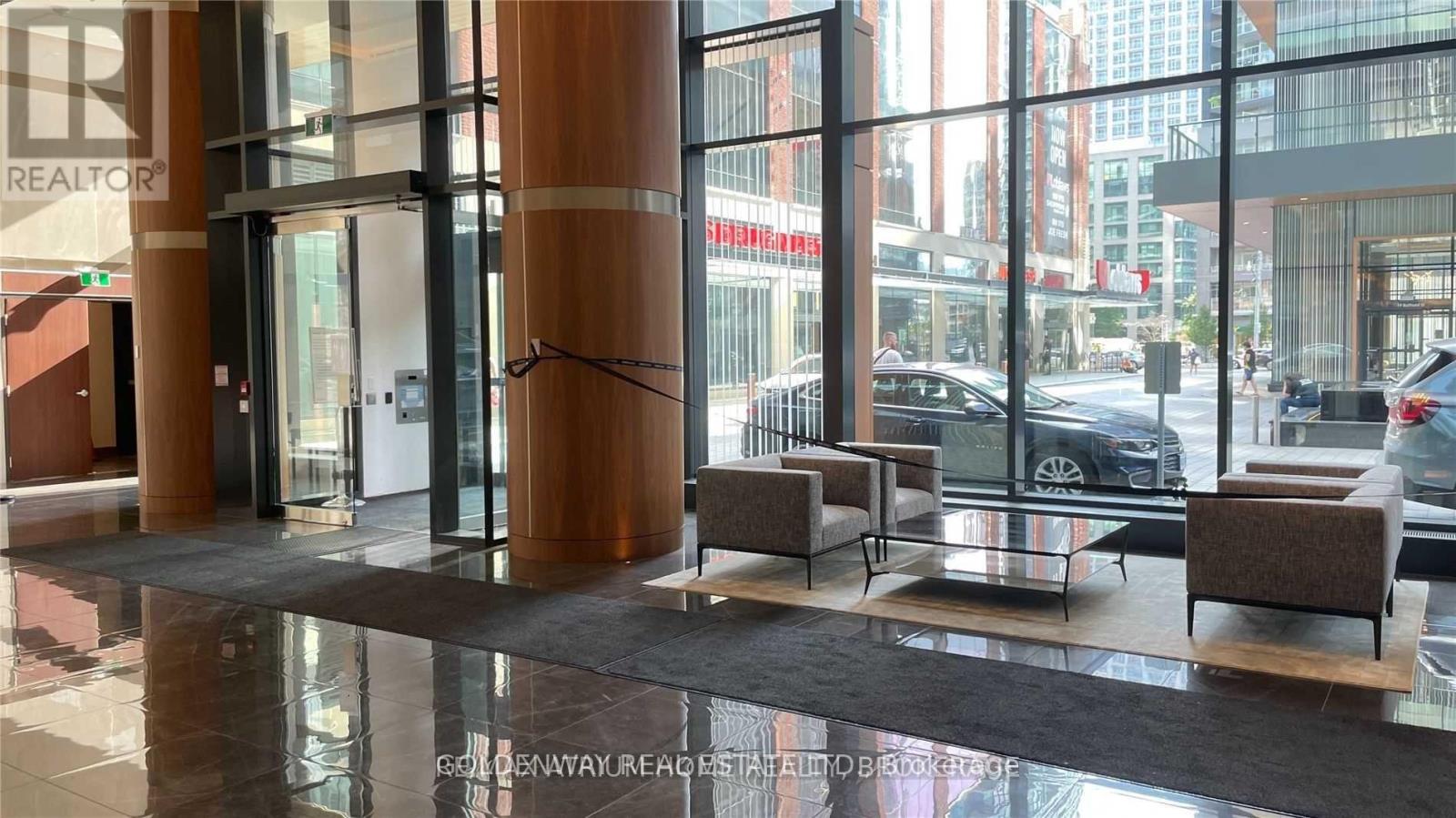 909 - 17 Bathurst Street Property Photo 3