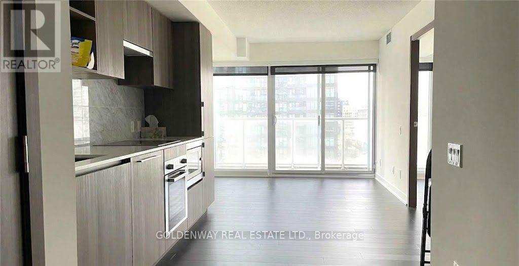 909 - 17 Bathurst Street Property Photo 8