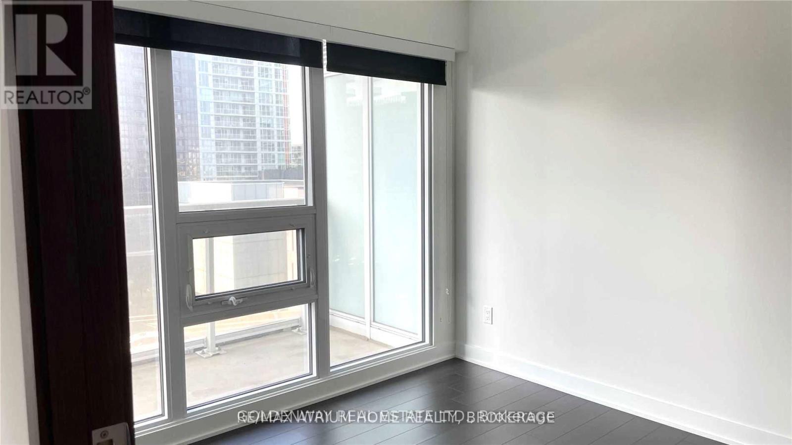 909 - 17 Bathurst Street Property Photo 9