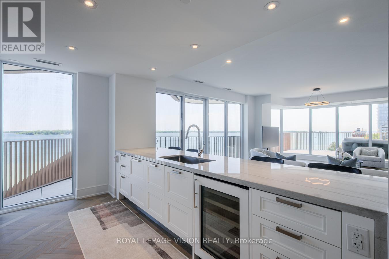 512 - 155 Merchants' Wharf Property Photo 20