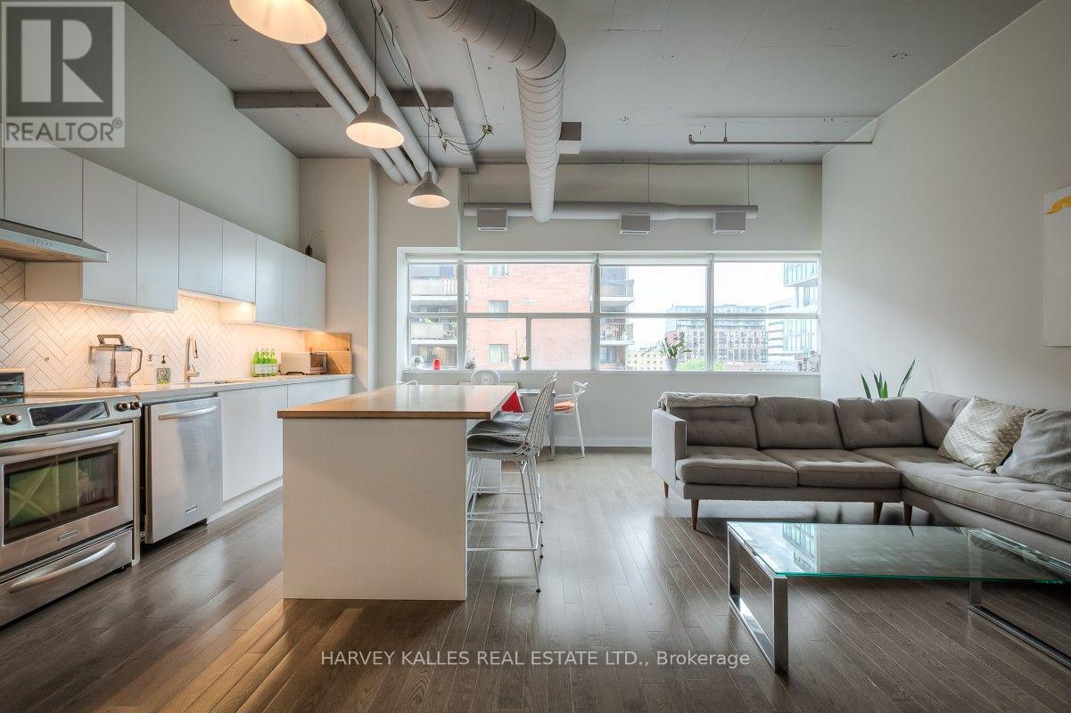 608 - 700 King Street W Property Photo 2