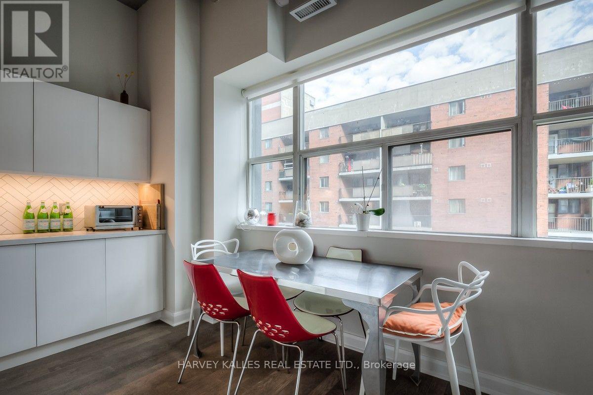 608 - 700 King Street W Property Photo 8