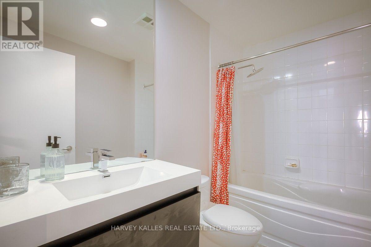 608 - 700 King Street W Property Photo 11