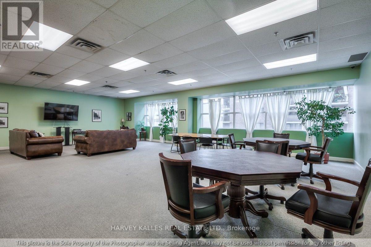 608 - 700 King Street W Property Photo 25