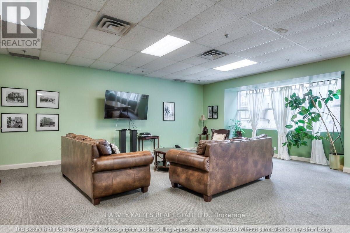 608 - 700 King Street W Property Photo 26