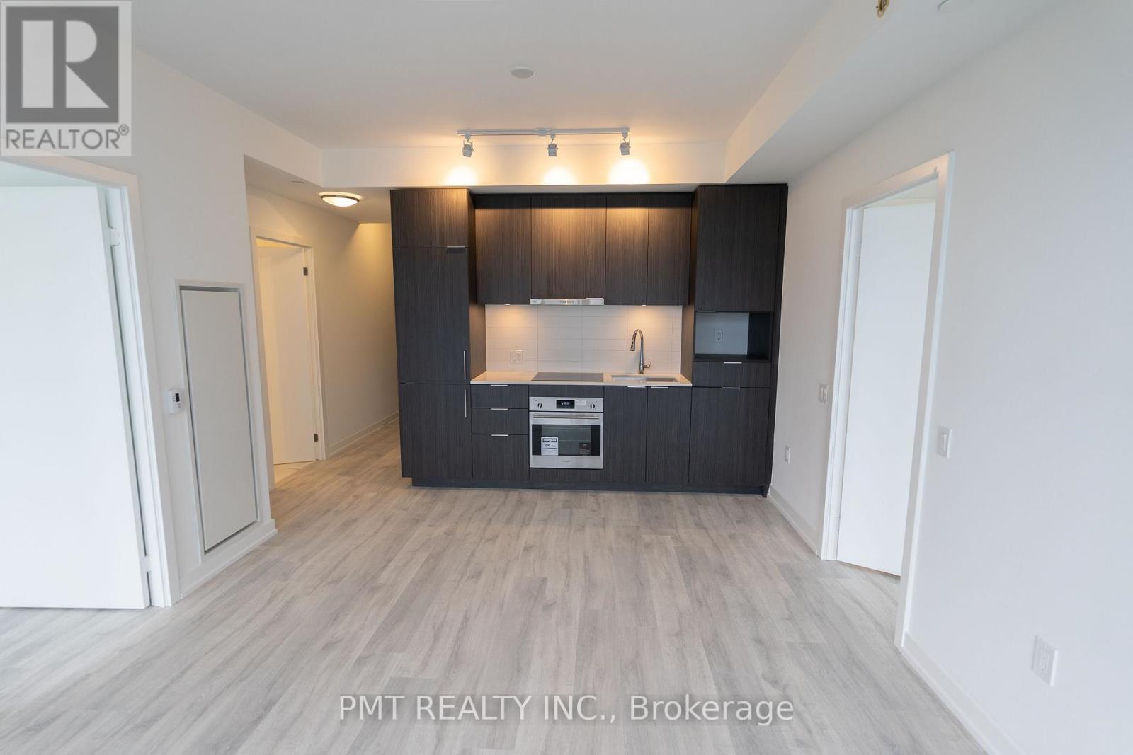N2610 - 7 Golden Lion Heights Property Photo 1