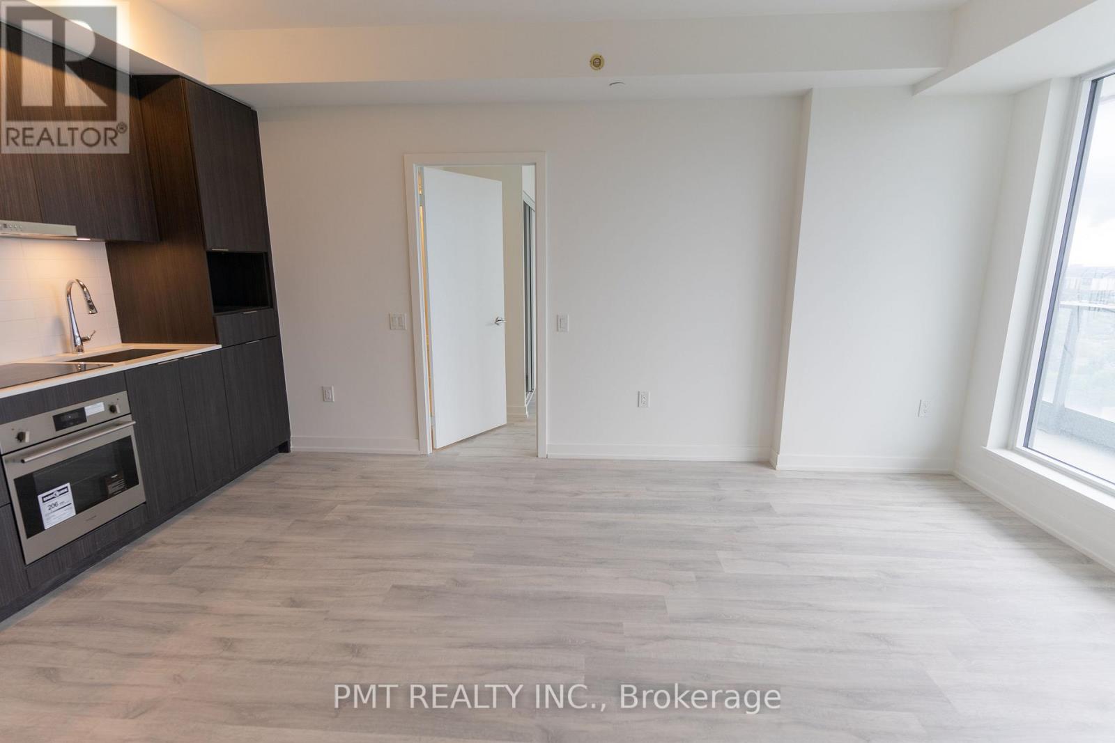 N2610 - 7 Golden Lion Heights Property Photo 4