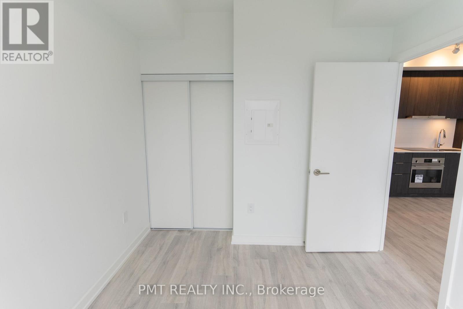 N2610 - 7 Golden Lion Heights Property Photo 8