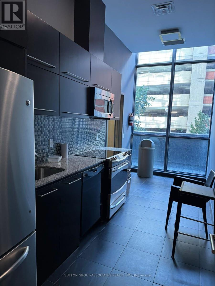 2411 - 770 Bay Street Property Photo 22