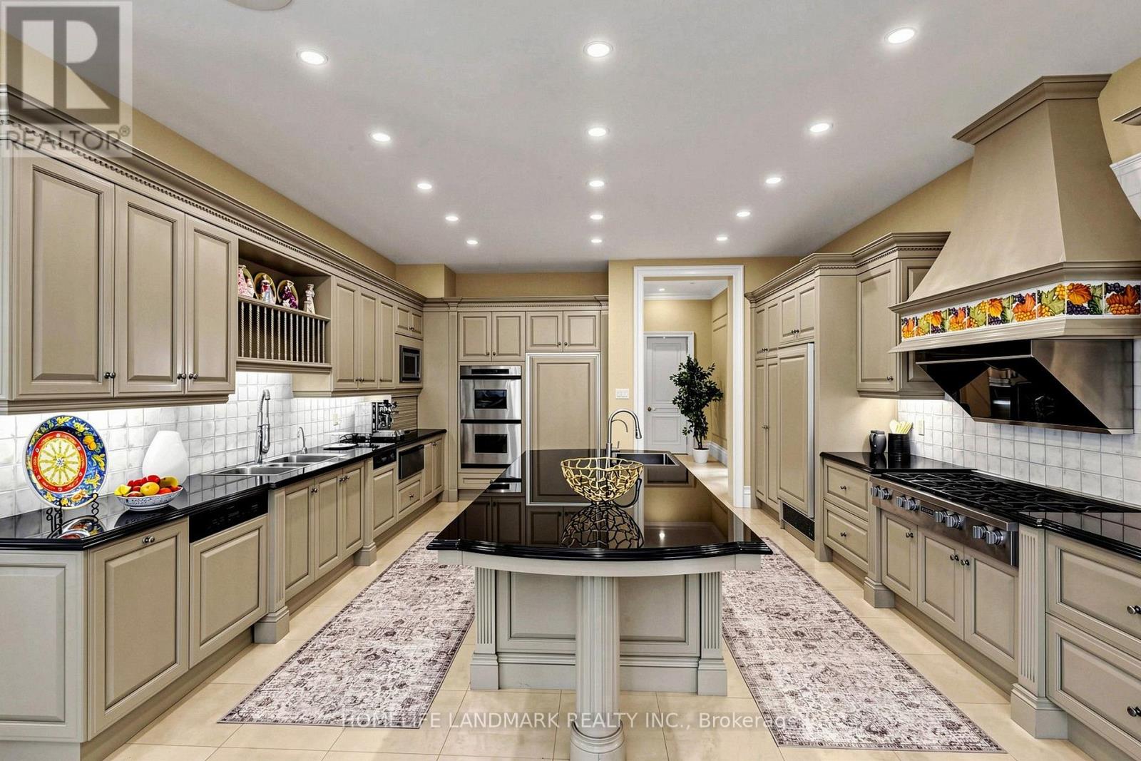 25 The Bridle Path Property Photo 14