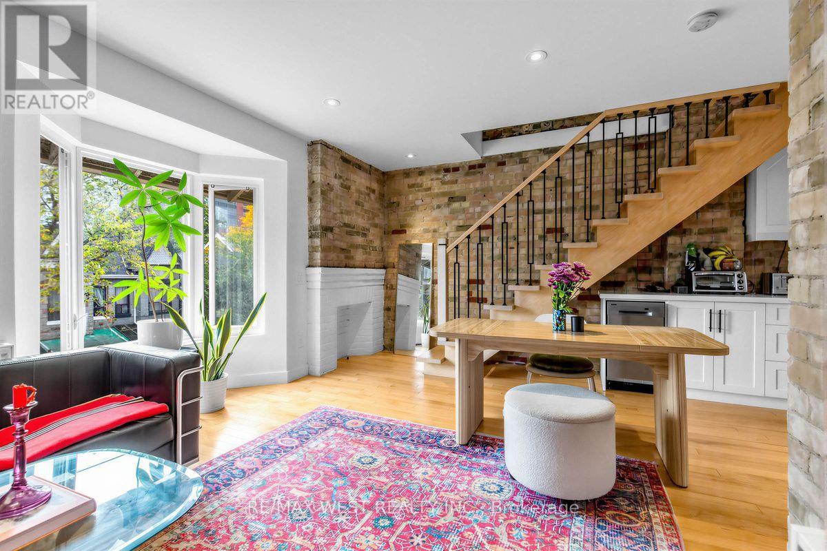 90 Oxford Street Property Photo 5