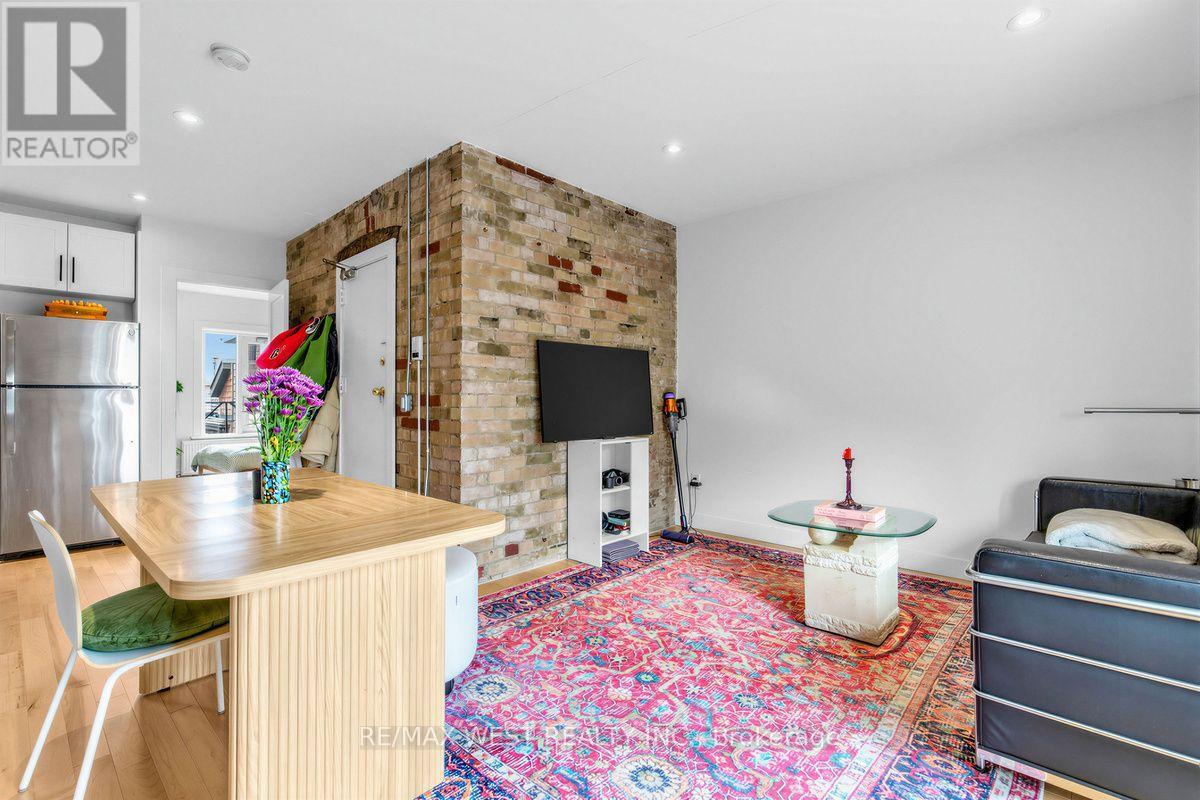 90 Oxford Street Property Photo 6