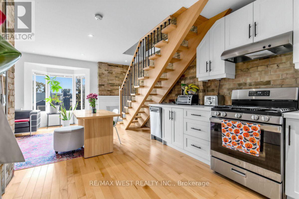 90 Oxford Street Property Photo 9