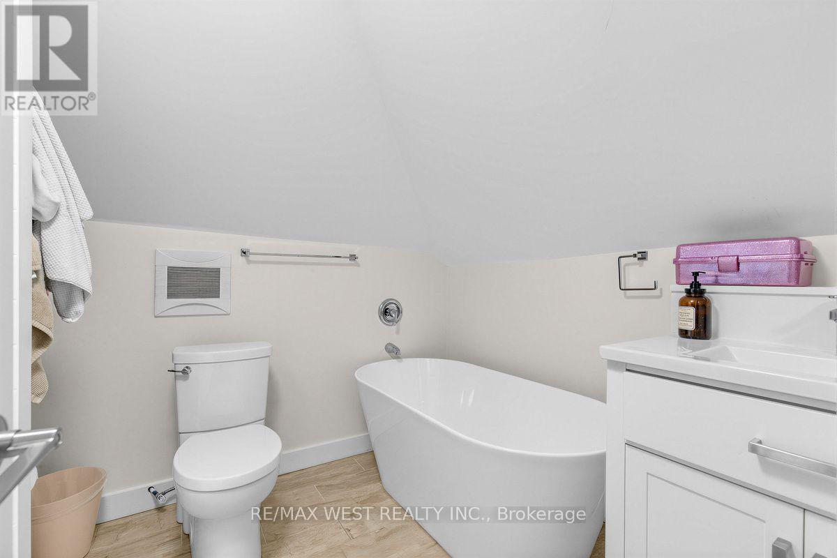 90 Oxford Street Property Photo 14