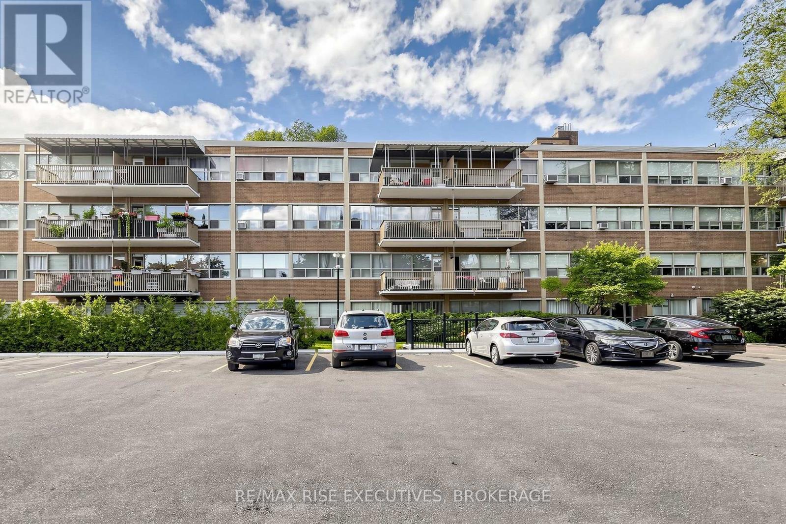 304 - 160 The Donway W Property Photo 2