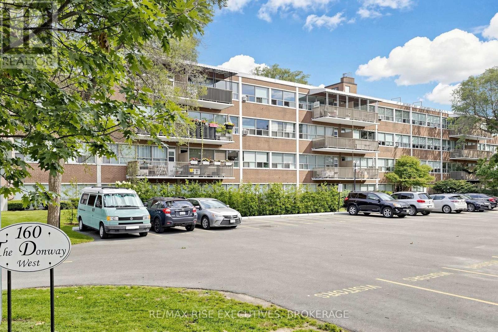 304 - 160 The Donway W Property Photo 3