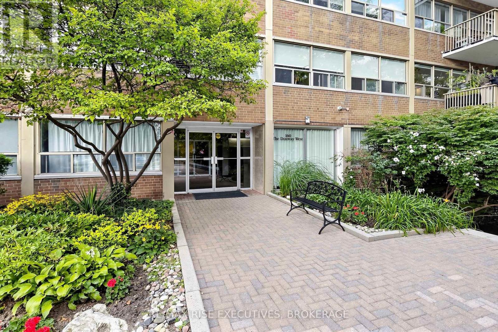 304 - 160 The Donway W Property Photo 4