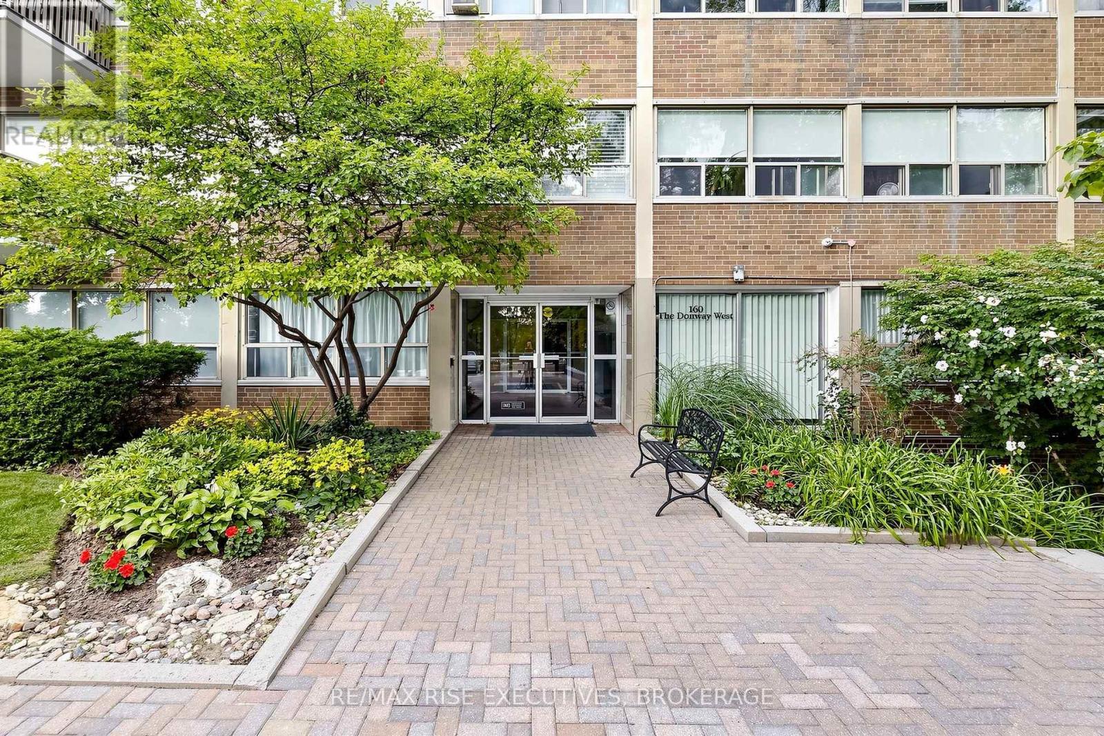 304 - 160 The Donway W Property Photo 5