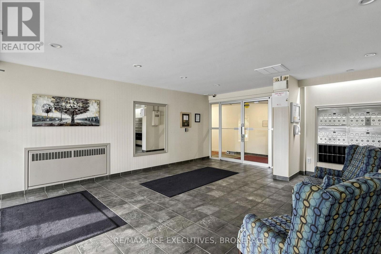 304 - 160 The Donway W Property Photo 10