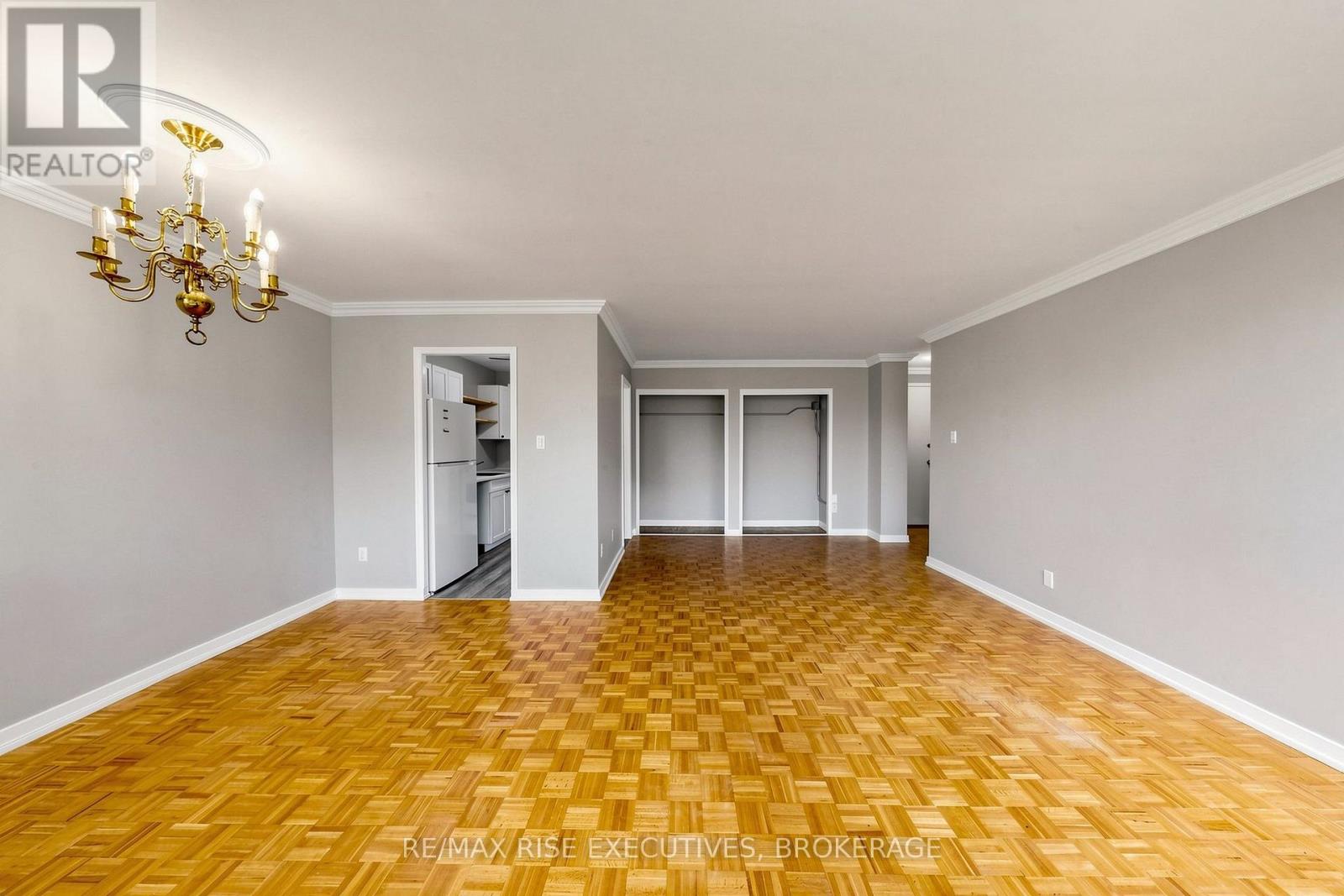 304 - 160 The Donway W Property Photo 15
