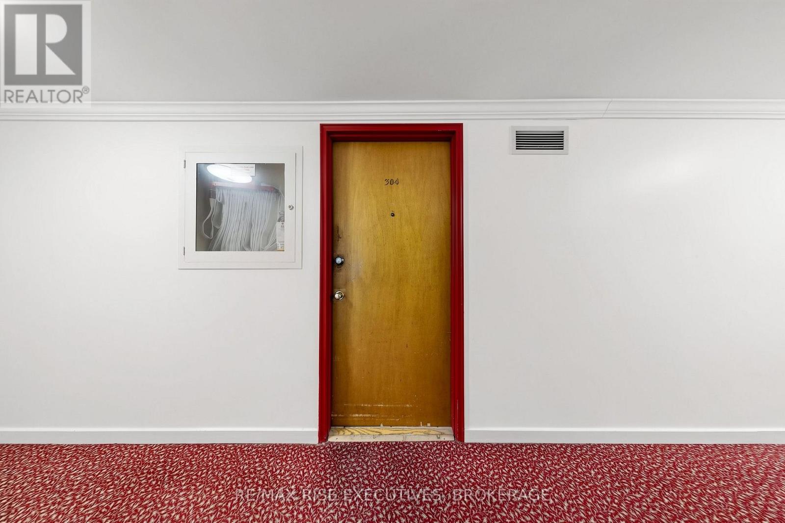 304 - 160 The Donway W Property Photo 32