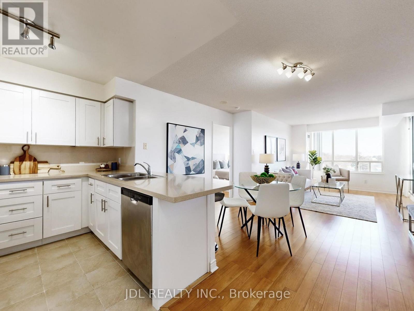 906 - 260 Doris Avenue Property Photo 1