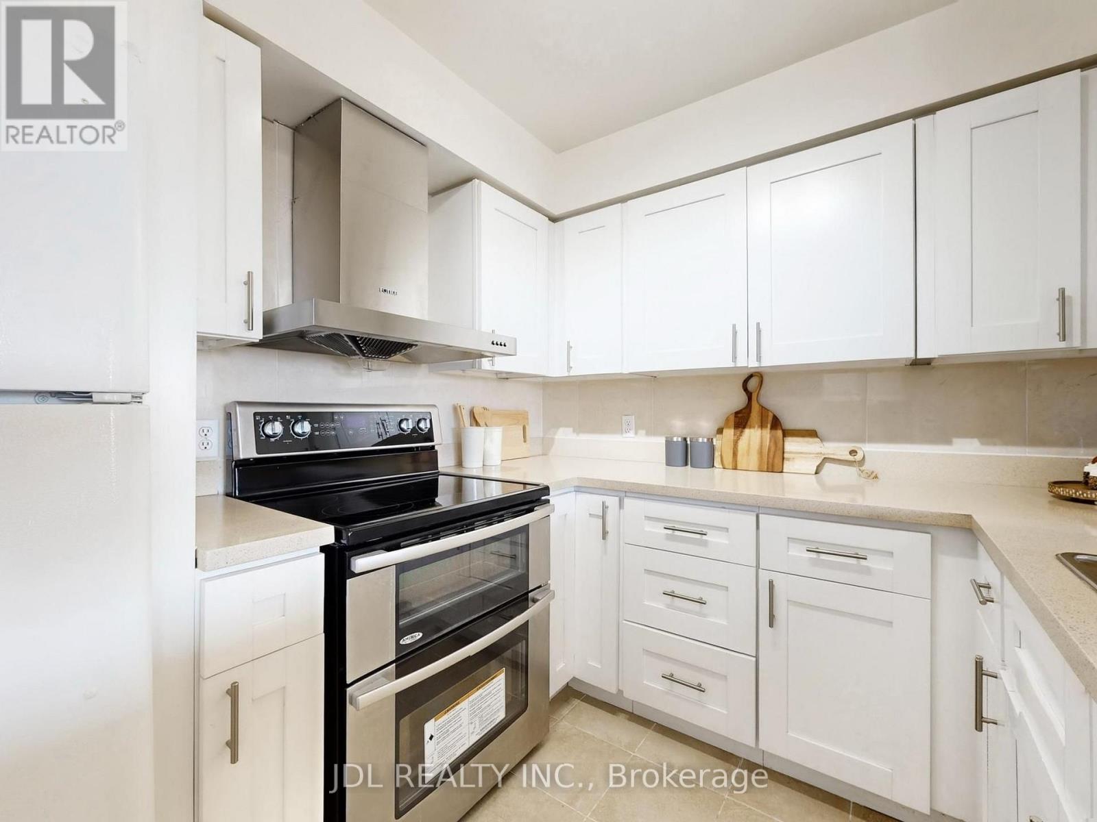 906 - 260 Doris Avenue Property Photo 3