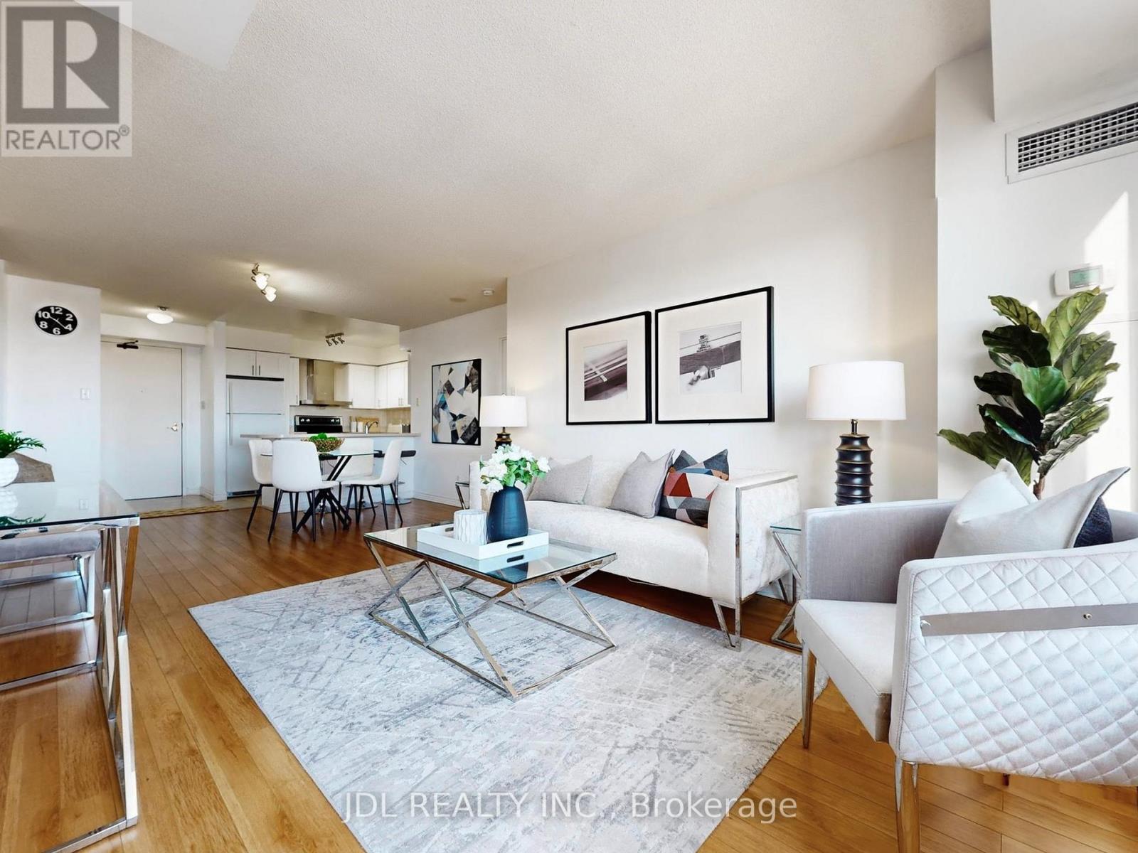 906 - 260 Doris Avenue Property Photo 6