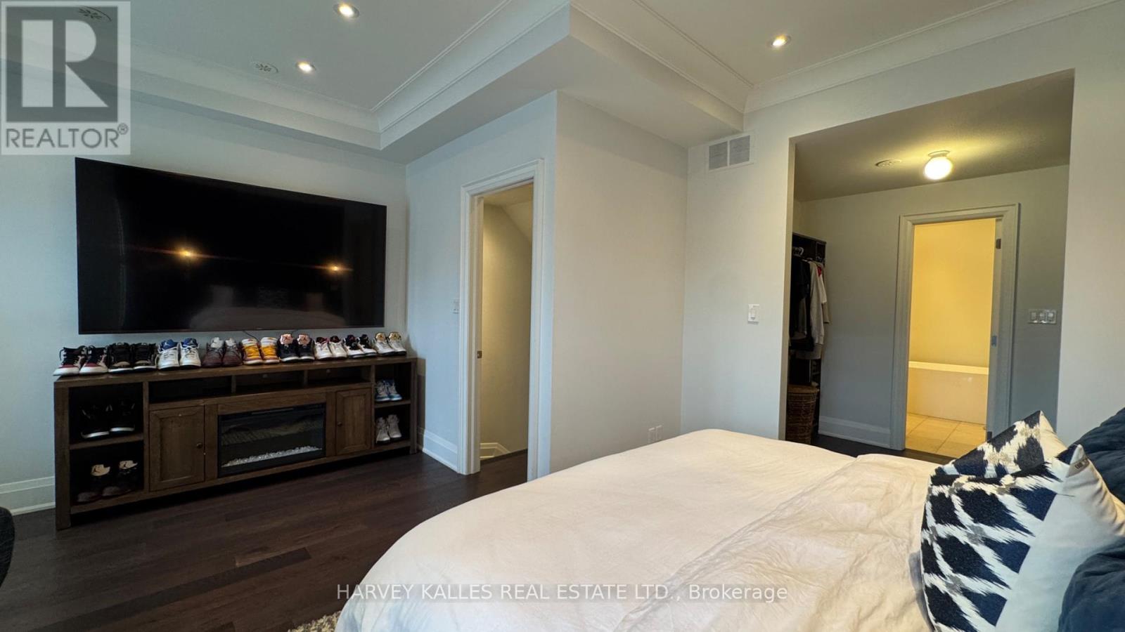1042 Avenue Road Property Photo 10