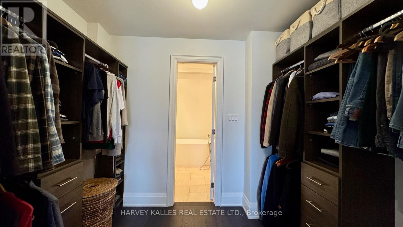 1042 Avenue Road Property Photo 11