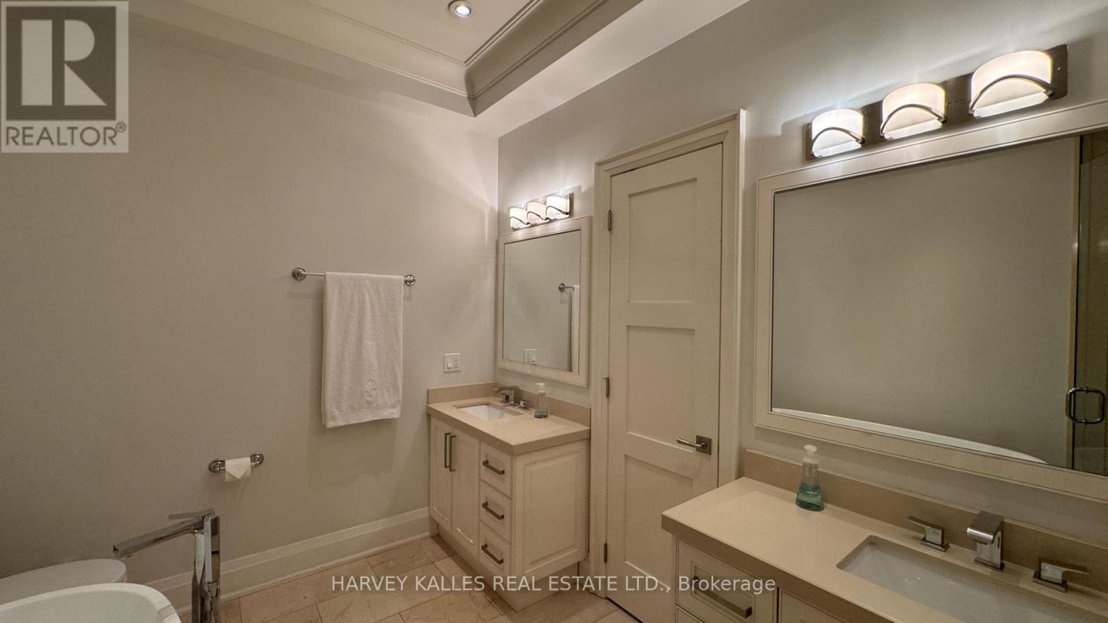 1042 Avenue Road Property Photo 12