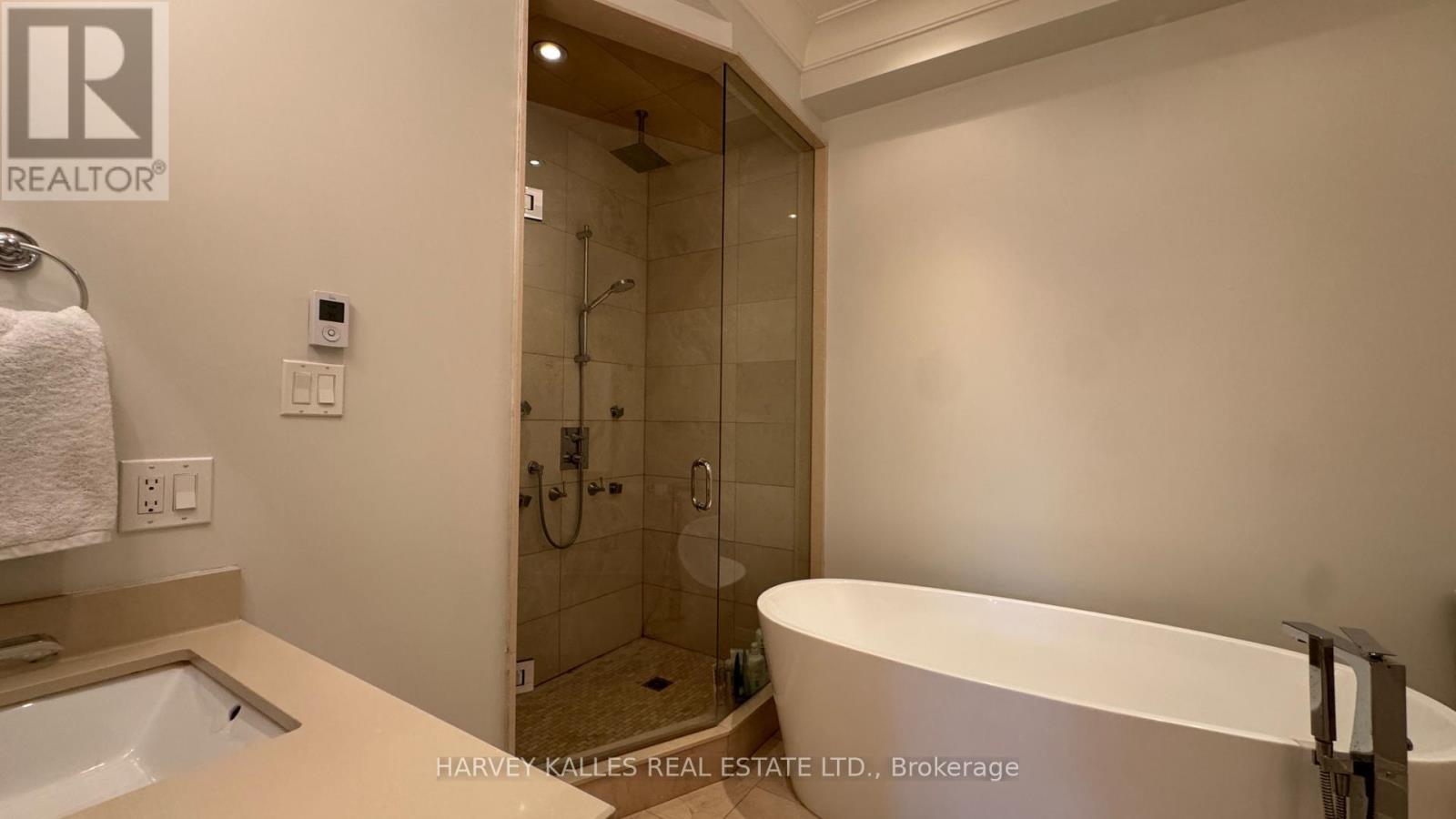 1042 Avenue Road Property Photo 13