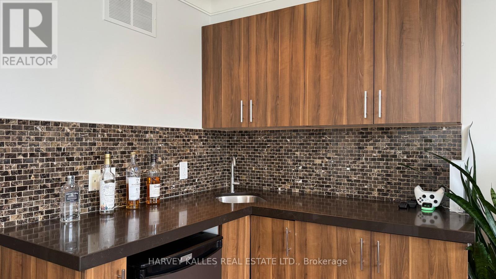 1042 Avenue Road Property Photo 22